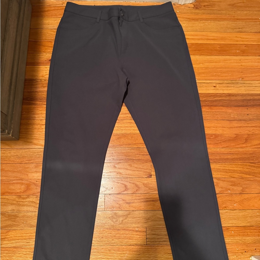 Vuori Dark meta pants size 34/30 athletic slim fit - Picture 2 of 3